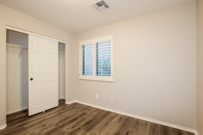 Building Photo - 12409 W Mandalay Ln