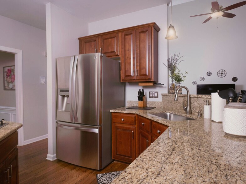 Building Photo - 10301 Rougemont Ln