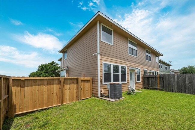 Building Photo - 14425 Rosehedge Ct