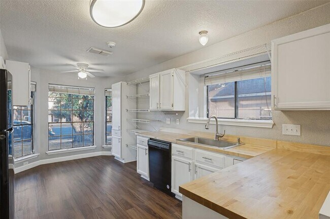 Building Photo - 12314 Thompkins Dr