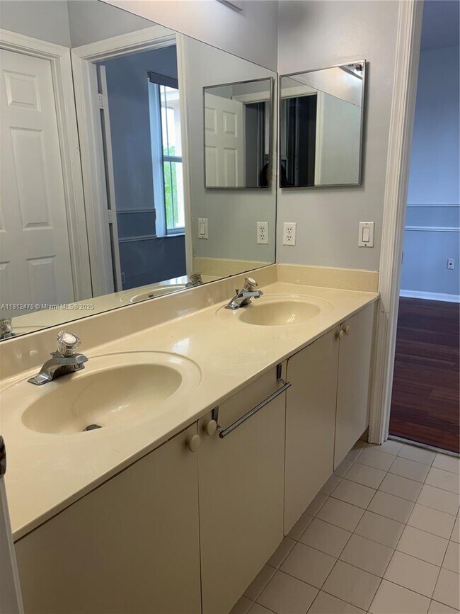 Building Photo - 174 Riverwalk Cir