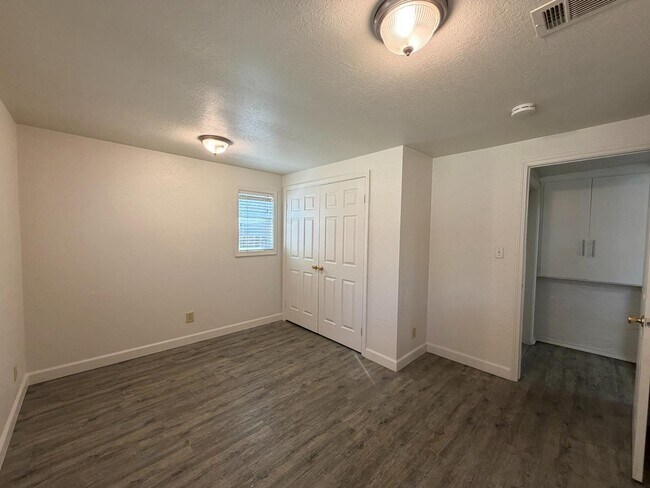 Building Photo - 73 E Fedora Ave