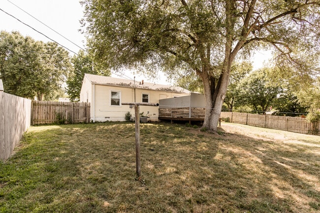 Building Photo - 1314 W 9th St