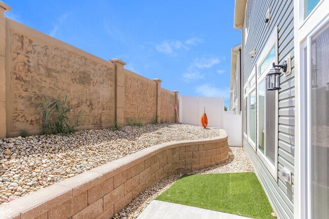 Building Photo - 4764 N Tower Dr