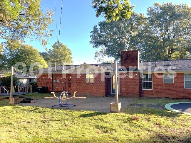 Building Photo - 8539 Chesterfield Dr