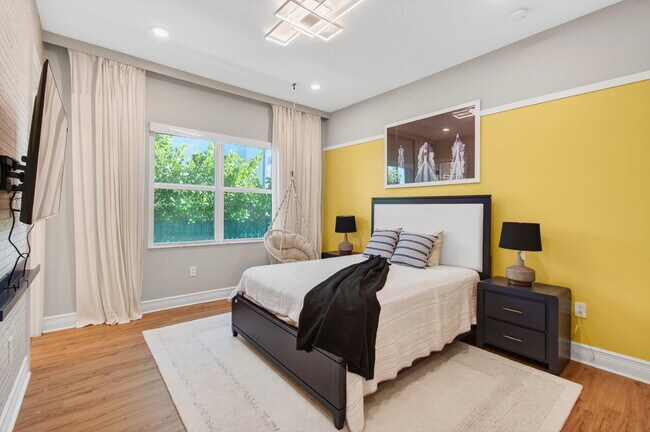 Building Photo - 19886 Meadowside Ln