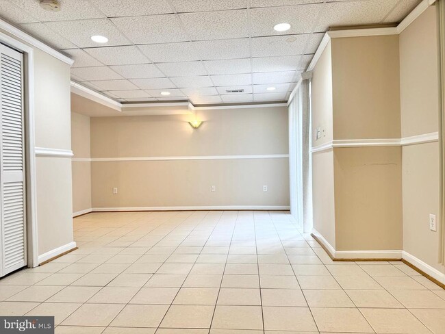 Building Photo - 9 Kimberly Dr