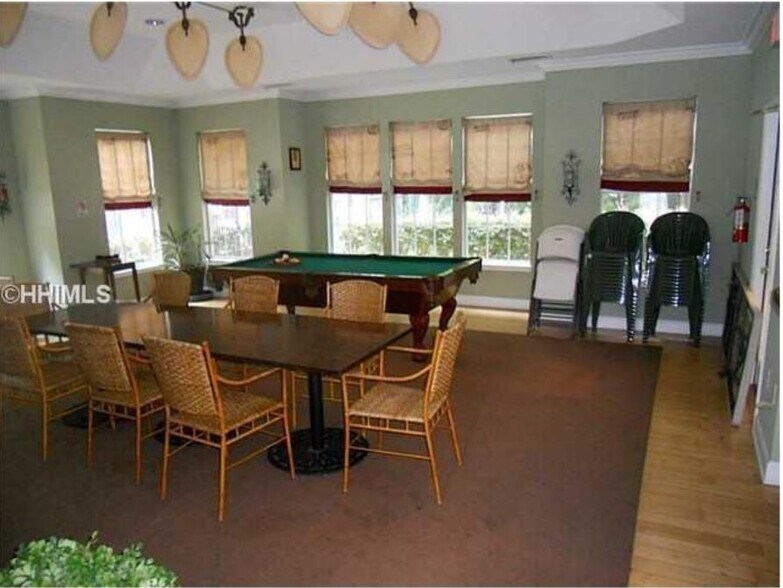 Clubhouse - 100 Kensington Blvd
