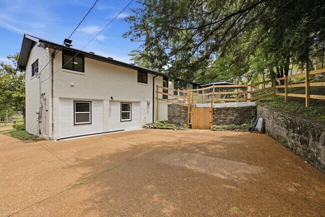 Building Photo - 6555 Brownlee Dr