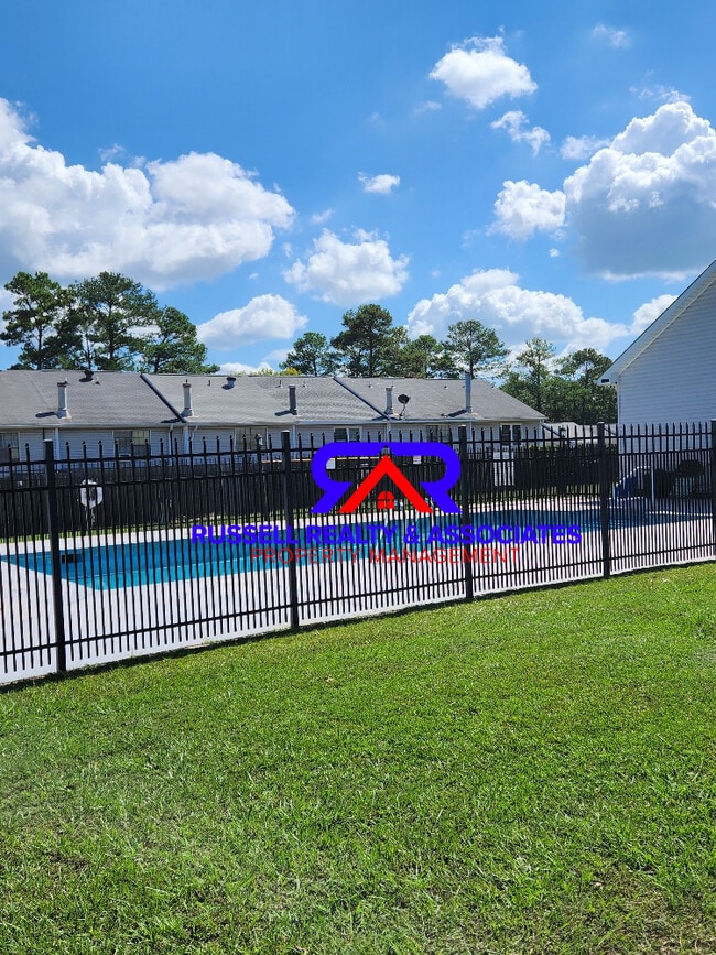 Building Photo - 1525 Applegate Ln