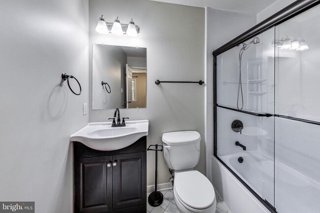 Building Photo - 3027 Mozart Dr