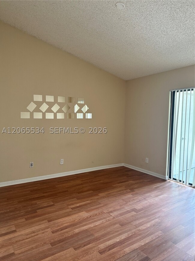 Building Photo - 610 S Park Rd