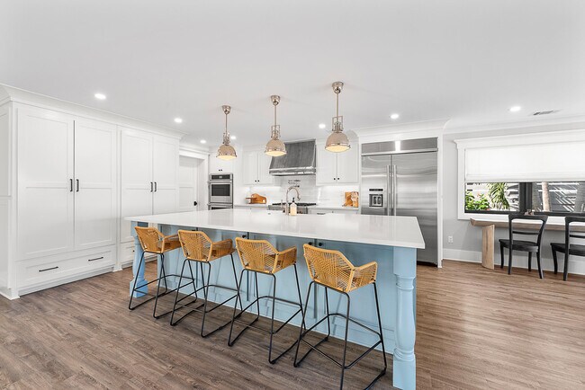 Building Photo - 355 Center St