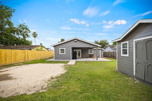 Building Photo - 515 Foxglove Ln