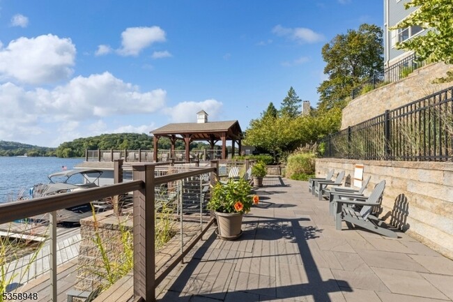 Building Photo - 504 Mariners Pointe