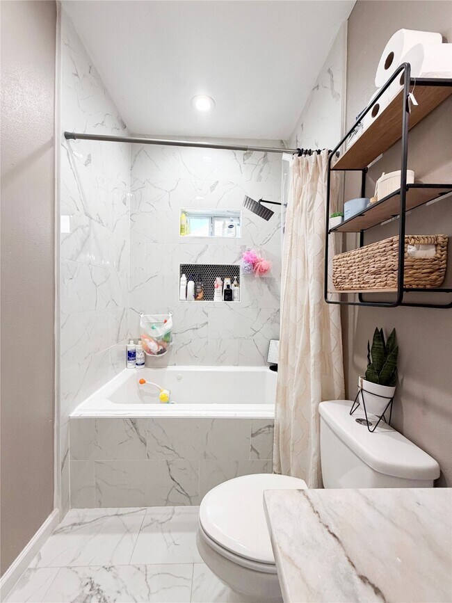 Building Photo - 9405 Arvin St