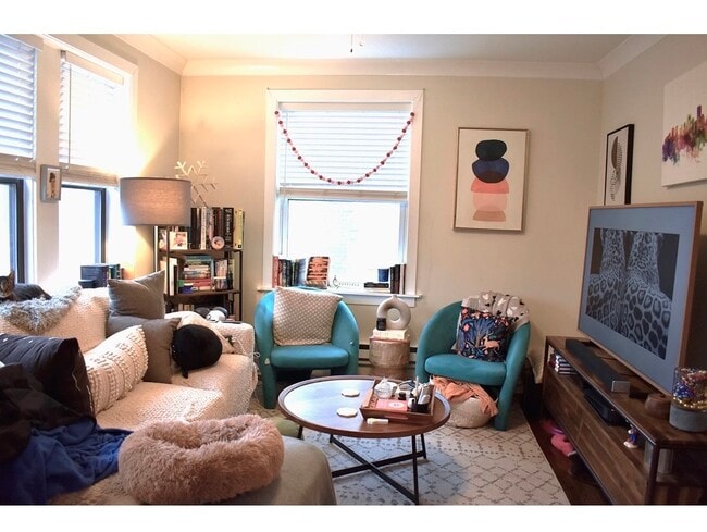 Building Photo - 839 W Cornelia Ave