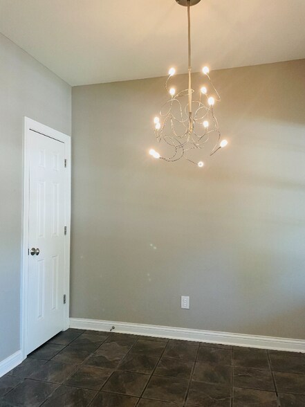 Building Photo - 5670 Honey Locust Dr