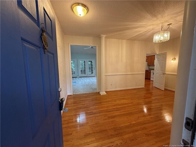 Building Photo - 755 Blue Bird Dr