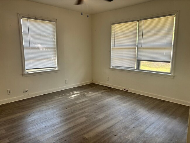 Building Photo - 333 Northside Cir