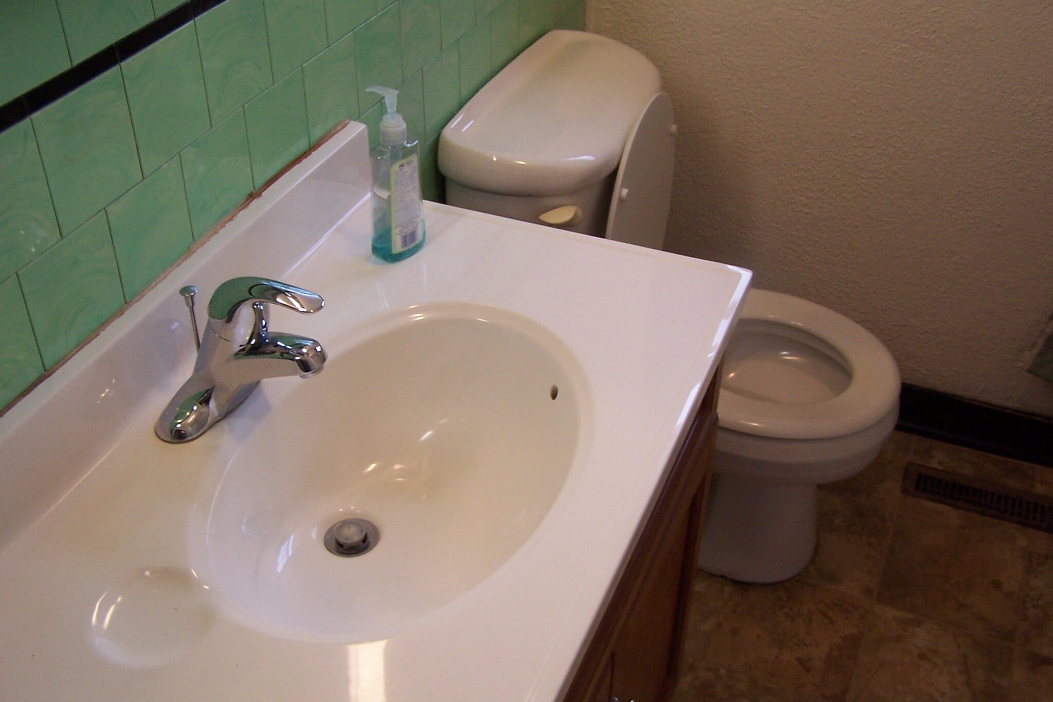 Bathroom fixtures - 17 Grasmere Ave