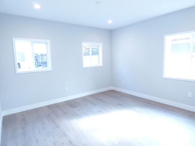 Building Photo - 1258 N Hobart Blvd