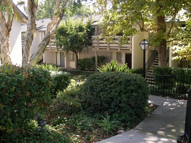 Building Photo - 23732 Hillhurst Dr