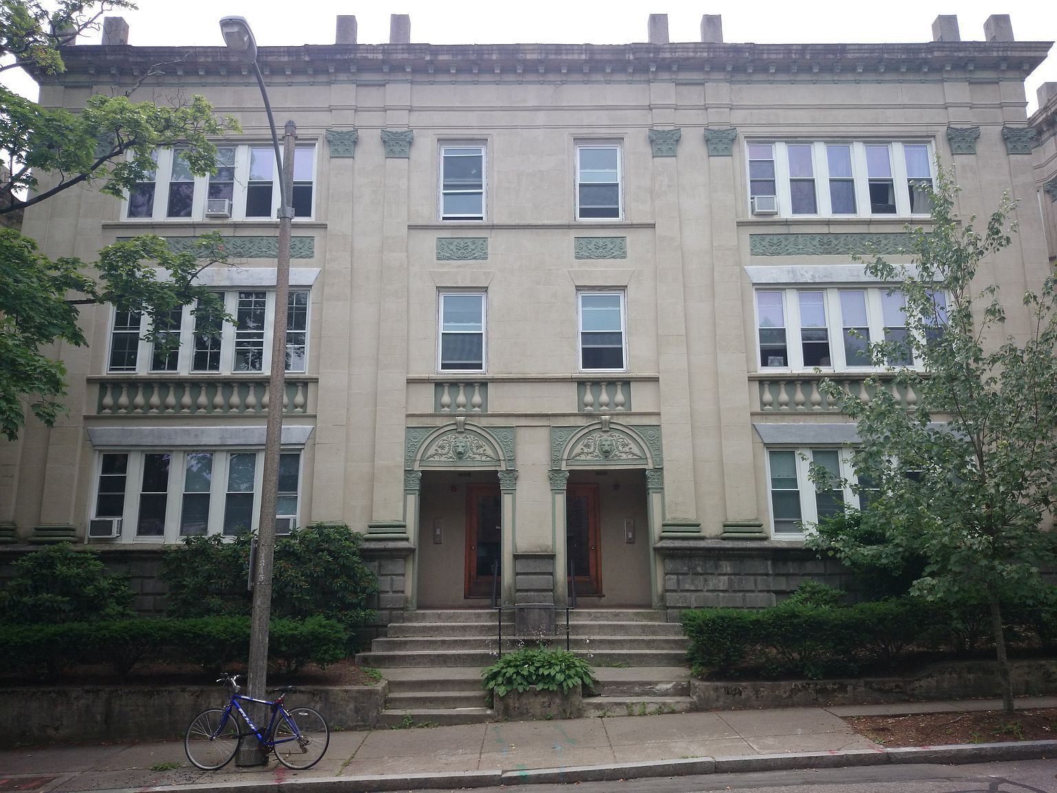 Building Photo - 324 Saint Paul St