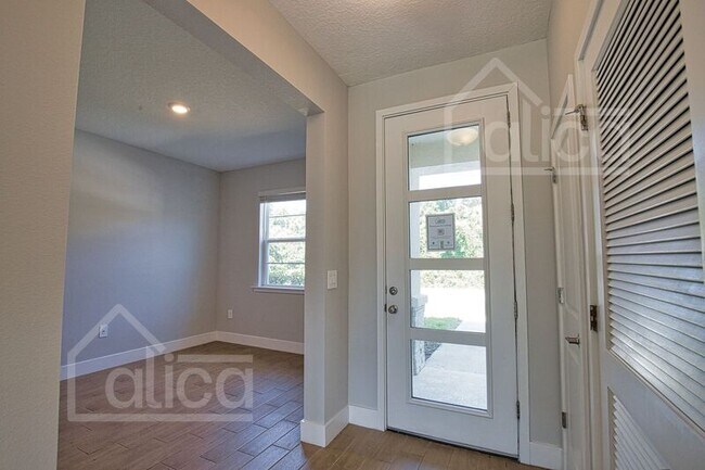 Building Photo - 1610 Rada Ln
