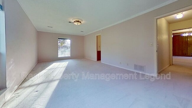 Building Photo - 2016 Willowbrook Way