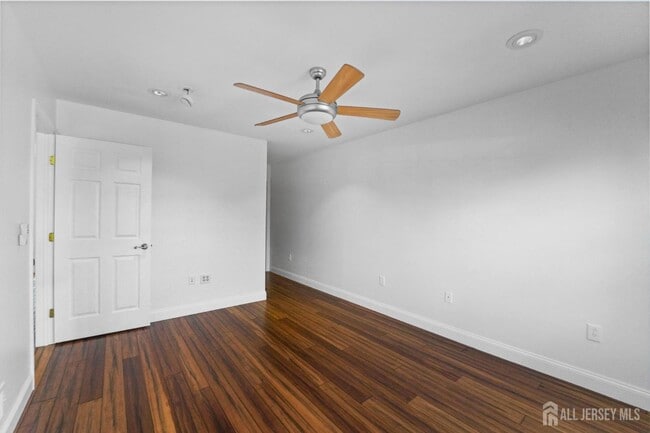 Building Photo - 13 Jill Ct