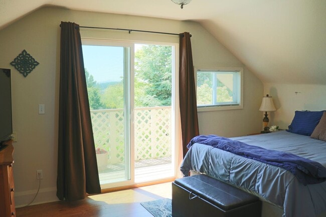 Building Photo - Exquisite 3 Bed, 1.75 Bath Home in Old Fai...
