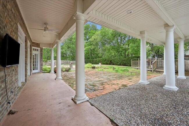 Building Photo - 4 Twin Cir Dr