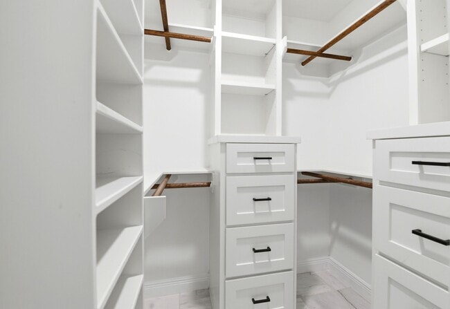 Building Photo - 4810 Bayou Vista Dr