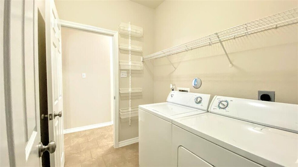 Building Photo - 314 River Briar Ln