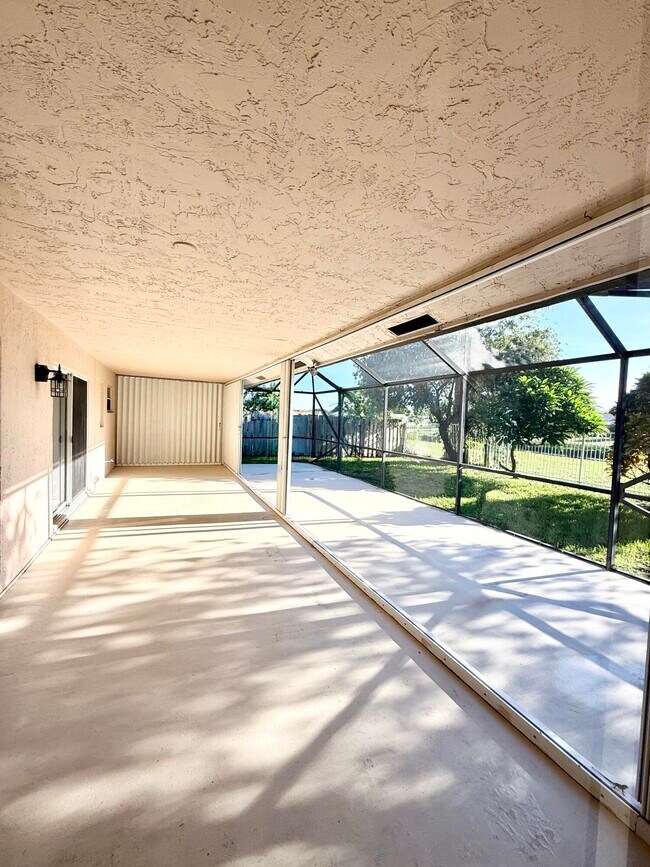 Building Photo - 5609 Descartes Cir