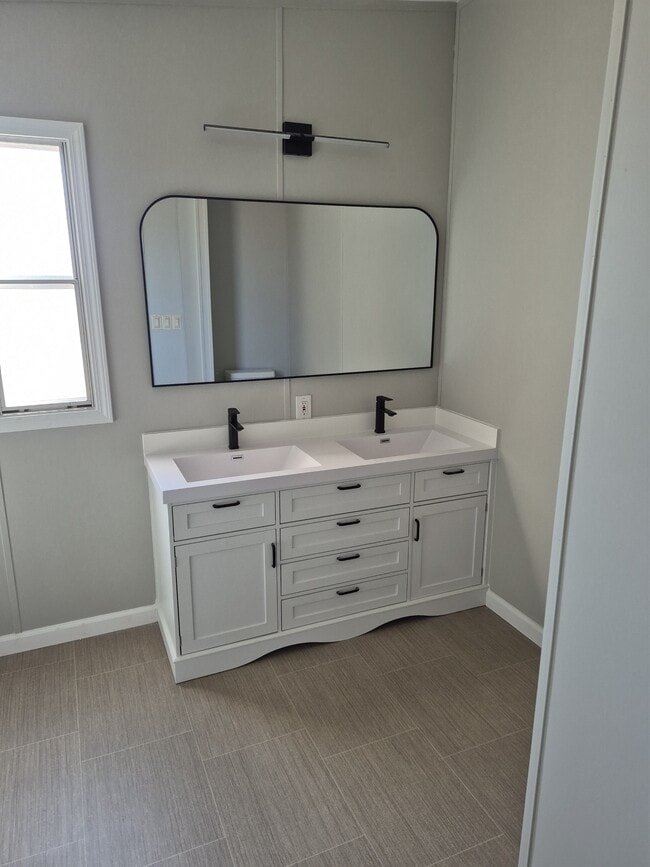 Building Photo - 100 Stonecutter Dr