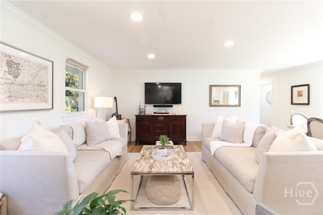 Building Photo - 1092 West Lake Dr