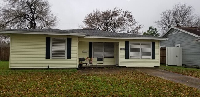 Building Photo - 2929 robinson blvd