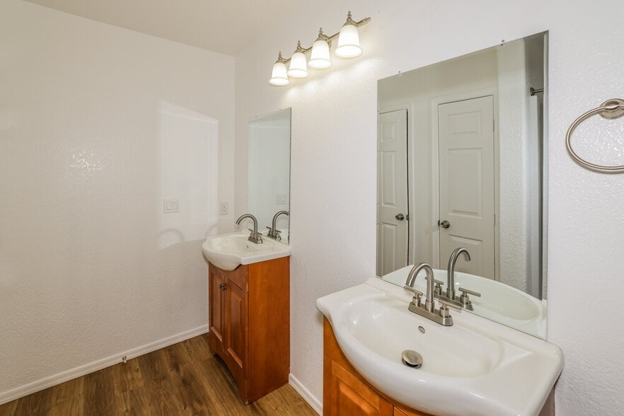 Building Photo - 10757 W Angels Ln
