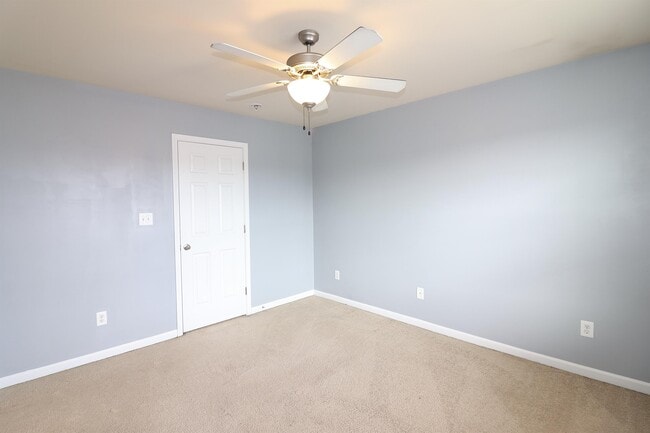 Building Photo - 198 Collinwood Dr