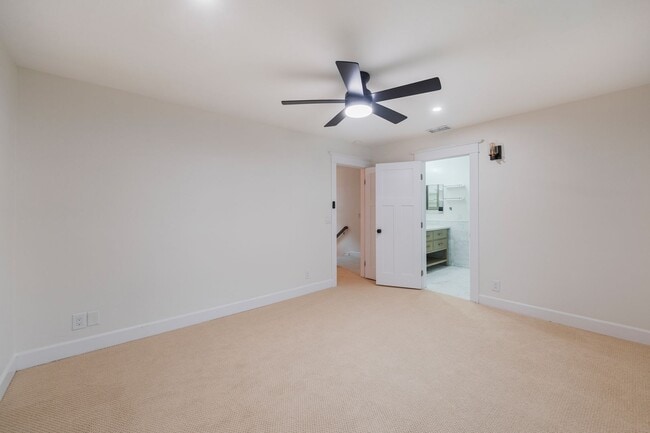 Building Photo - Luxury Living in Manhattan Beach