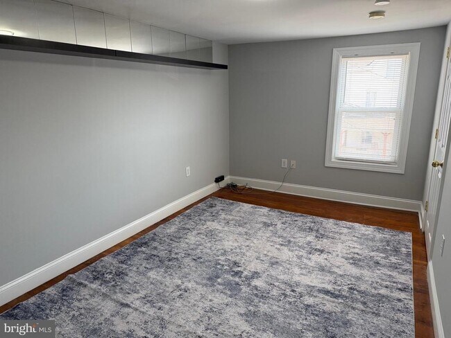 Building Photo - 9 Cedar Ave