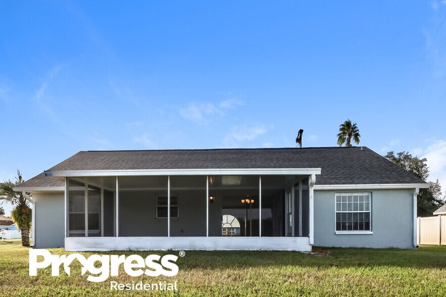 Building Photo - 38926 Carr Dr
