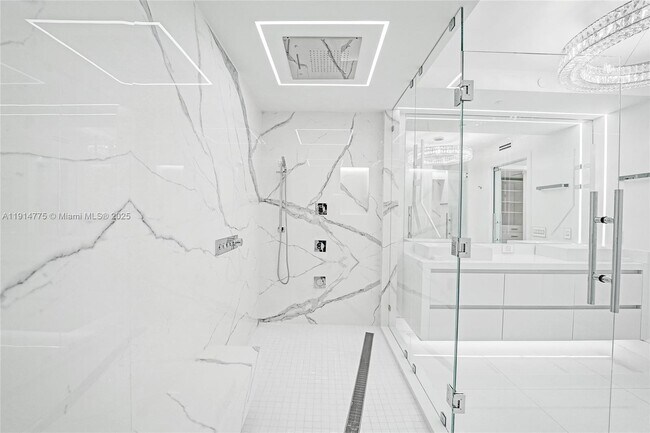 Building Photo - 101 S Fort Lauderdale Beach Blvd