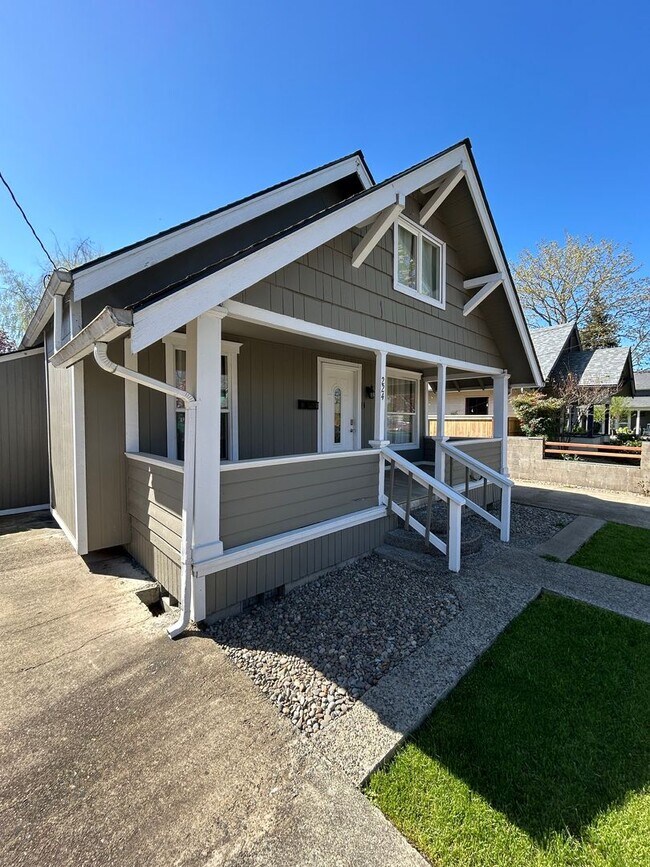 Building Photo - Quaint 3 Bedroom, 1 Bath Home in NW McMinnville