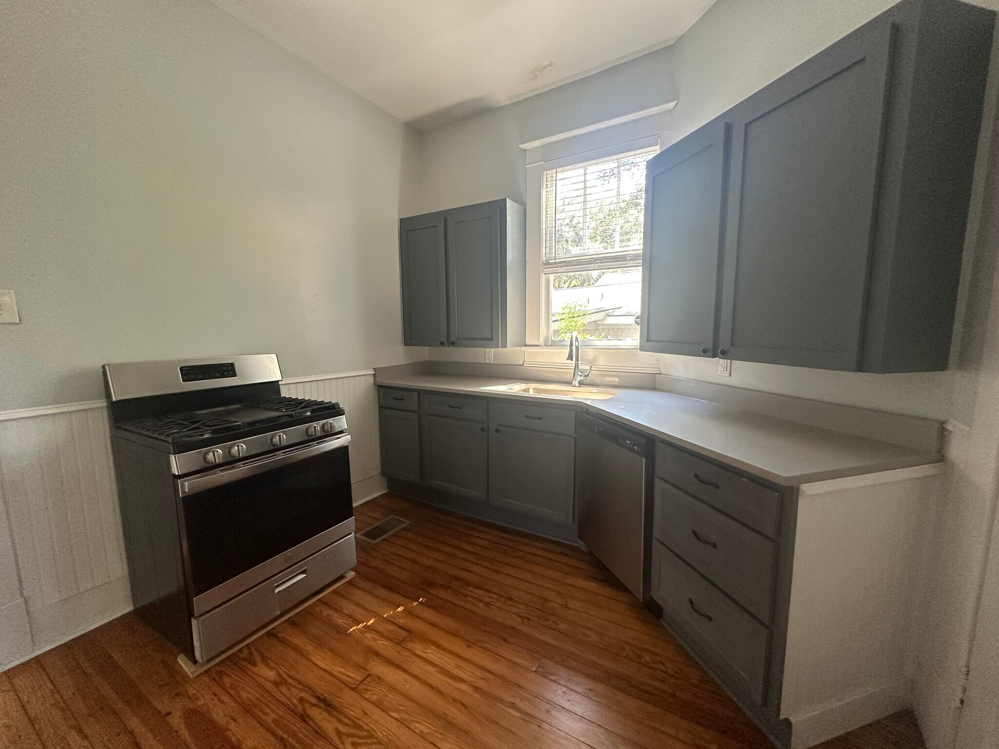 Building Photo - 262 Roper St