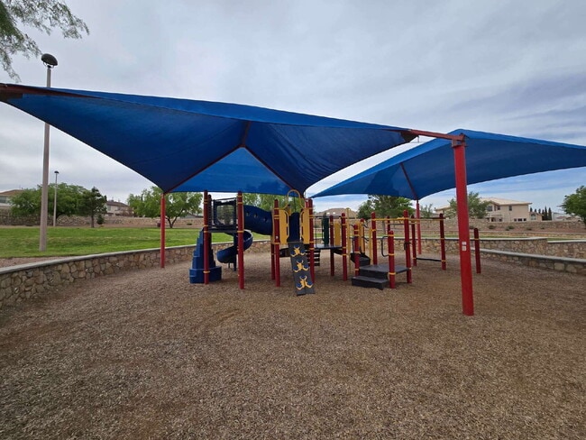 Building Photo - "Charming 4-Bed Oasis with 3 Full Baths on Twin Leaf Drive in El Paso, TX!"