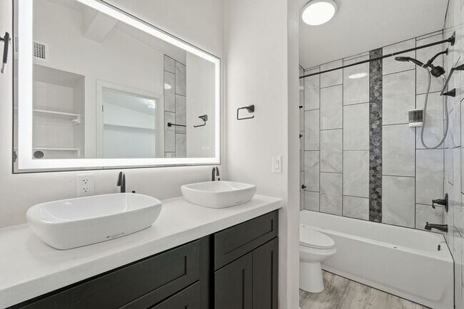 Building Photo - Bright & Airy 2-Bedroom Midtown Tucson Apartment Near TMC & The Loop