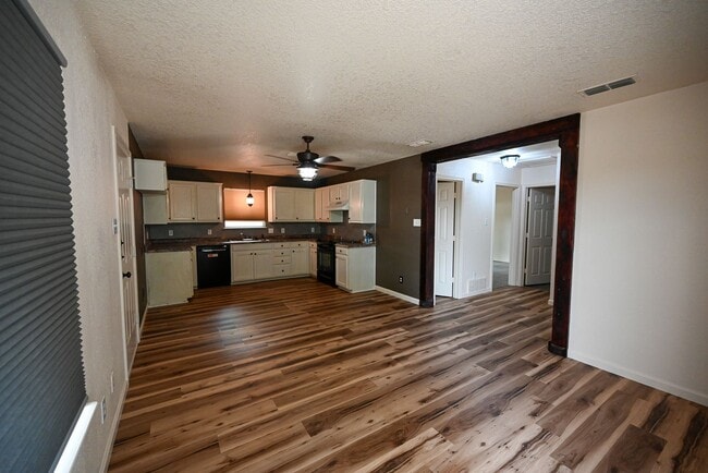 Building Photo - Charming 3 Bedroom 2 Bath, Decatur TX